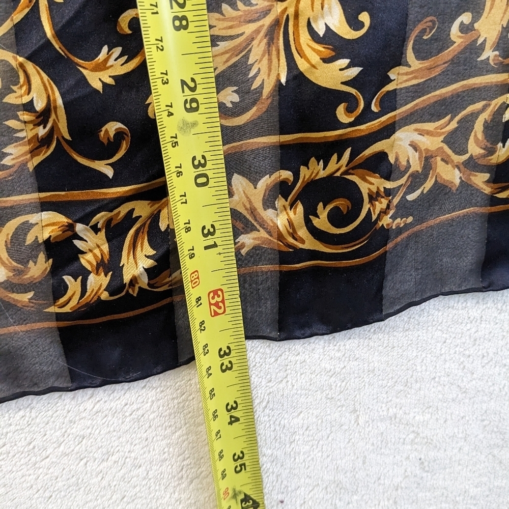 Elegant Black and Gold Baroque Scarf - Picture 5 of 5